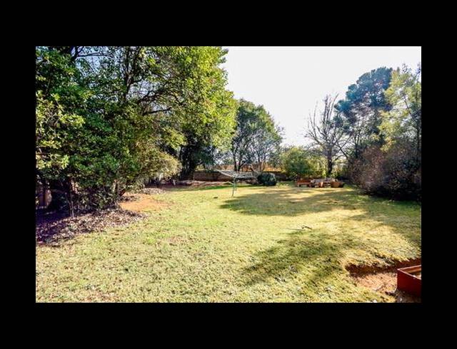 4 BEDROOM HOUSE FOR SALE IN VAN RIEBEECK PARK